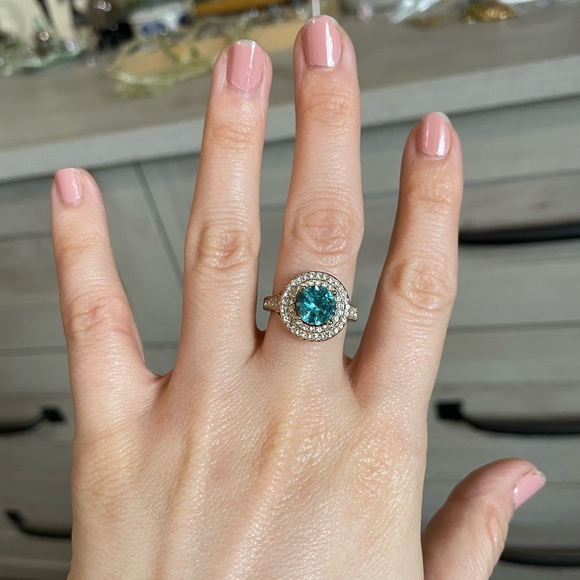 • Stunning Topaz Ring • - Picture 8 of 11